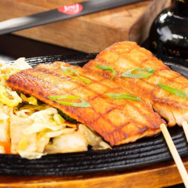 151 – teppanyaki salmão – Filé de salmão grelhado com legumes Acompanha gohan – R$54,90
